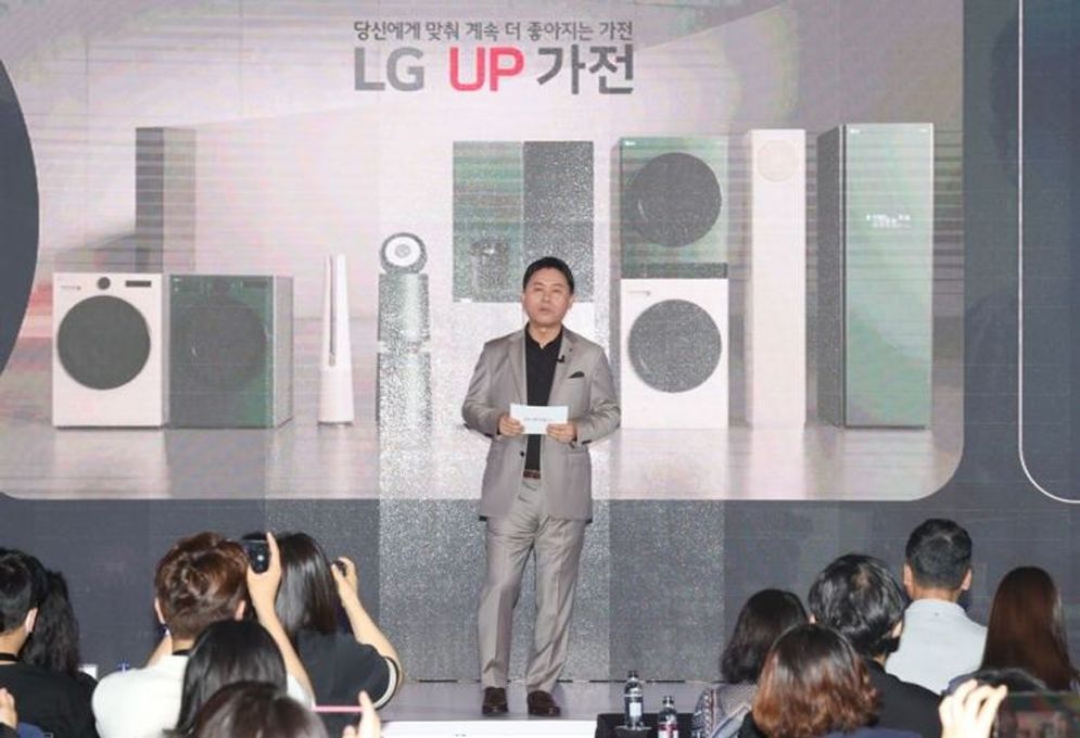 LG Electronics baru-baru ini meluncurkan serangkaian produk peralatan rumah tangga yang didukung teknologi tinggi berbasis sistem operasi (OS) dan chipset kecerdasan buatan (AI). 