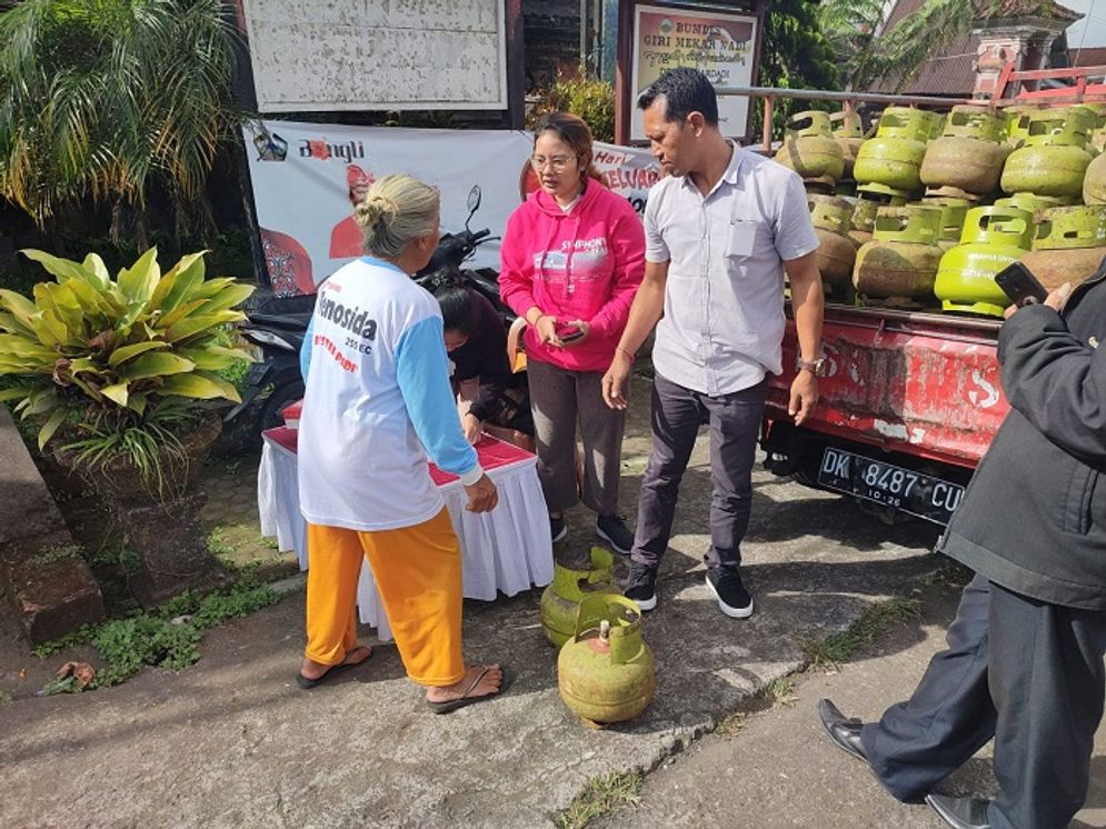 Pertamina-patra-niaga-Jatim-Balinus-operasi-pasar-galungan-kuningan (2).jpeg