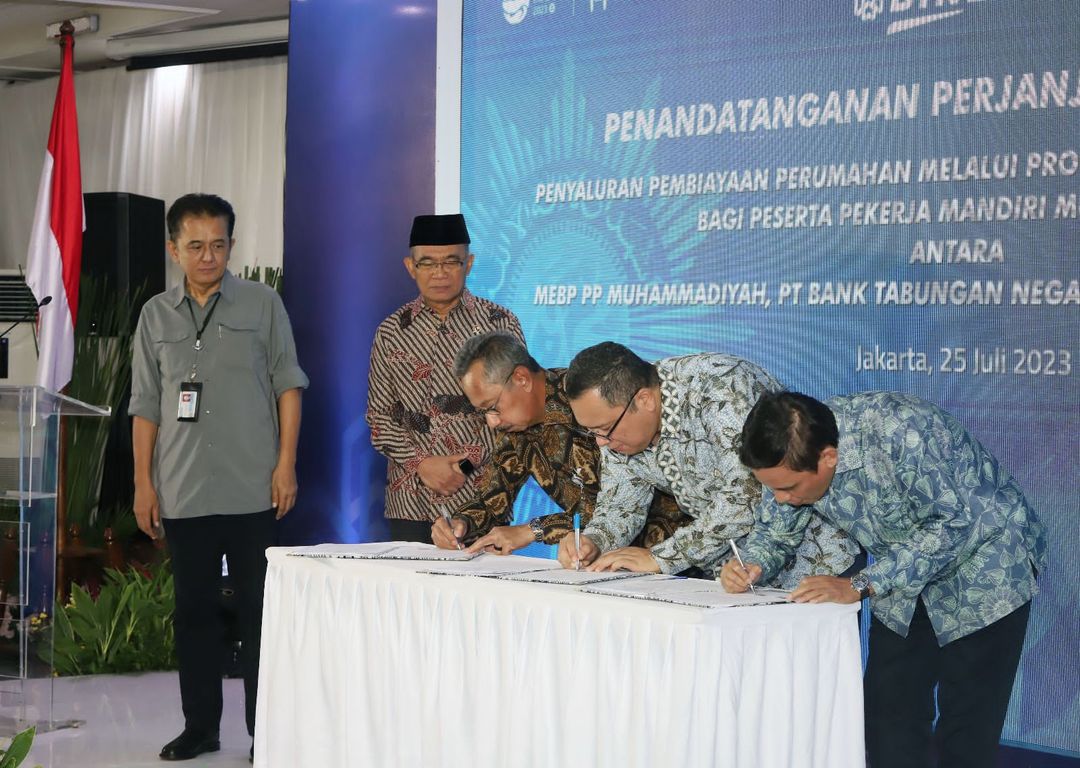 BTN dan Muhammadiyah tandatangani kerja sama pembiyaan rumah. 