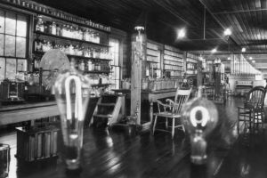 Bukan Thomas Edison, Ternyata Ini Penemu Lampu 