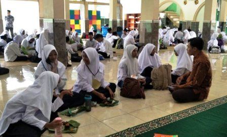 Kebijakan Lima Hari Sekolah di Madrasah Dinilai akan Menomorduakan Pelajaran Agama