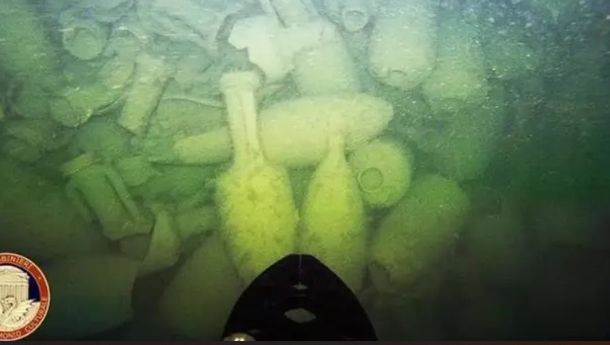 Bangkai Kapal Romawi Berusia 2000 Tahun Ditemukan dengan Ratusan Guci Utuh di Lepas Pantai Italia