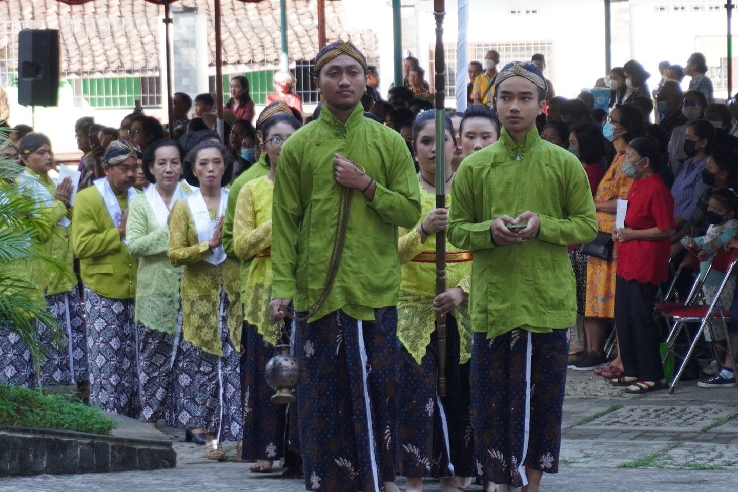 Kearifan Lokal, Petugas Liturgi Hingga Romo Kenakan Adat Jawa Dalam HUT ...