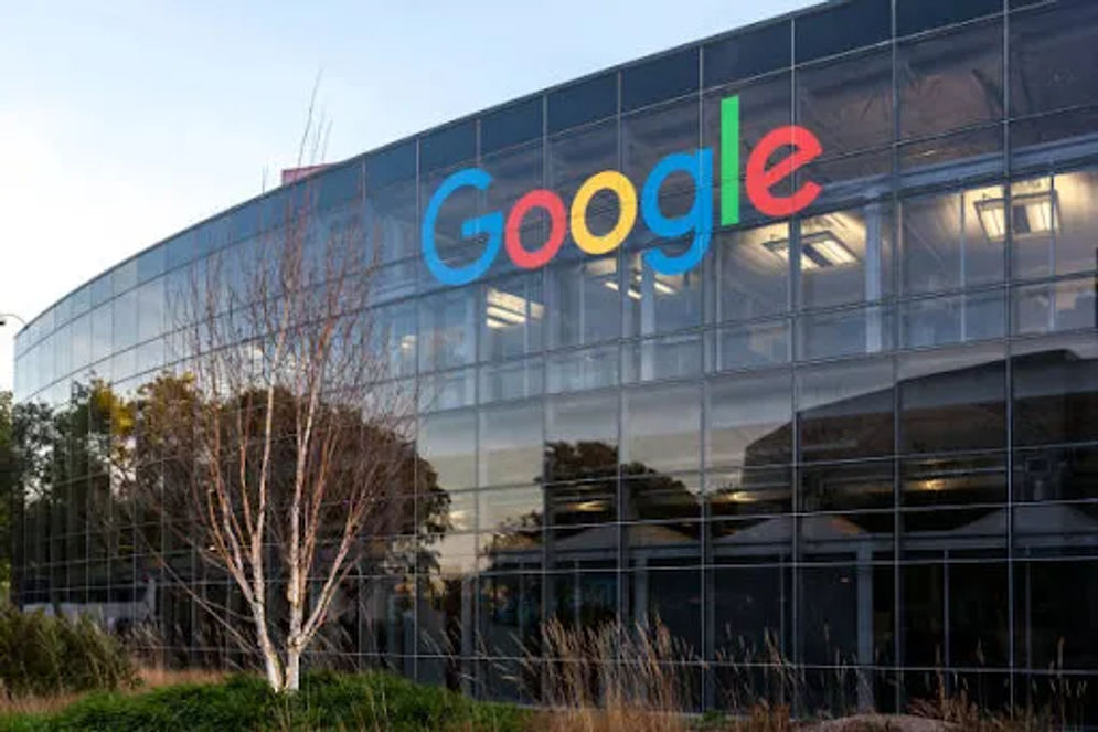  Google merespons draf Peraturan Presiden (Perpres) tentang Hak Penerbit atau Publisher Rights. Perusahaan multinasional yang bergerak di bidang teknologi itu menilai regulasi tersebut berpotensi membatasi sumber berita bagi publik. 