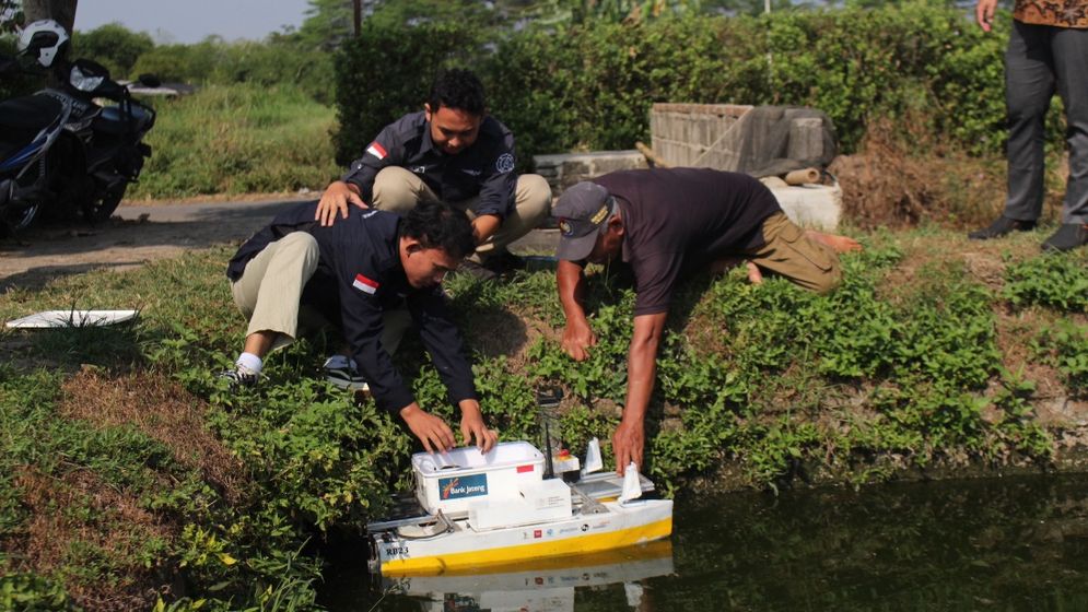 PKM-UNS-Terapkan-Optimasi-Peternakan-Lele-Berbasis-Camera-Visison-1.jpeg