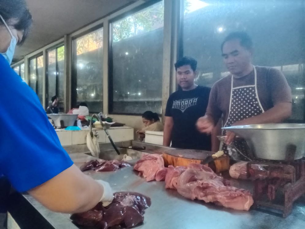 Jelang Tradisi Nampah, Pemkot Denpasar Gelar Pemeriksaan Daging Babi