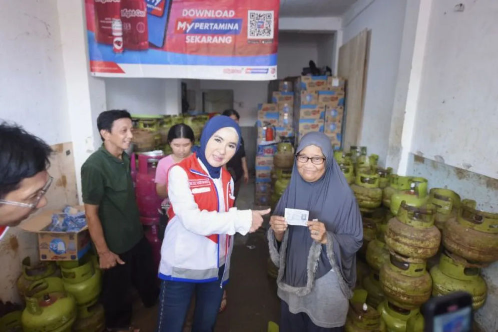 Direktur Utama Pertamina (Persero) Nicke Widyawati meninjau langsung penyaluran LPG 3 klogram (kg) di beberapa pangkalan LPG di Palembang