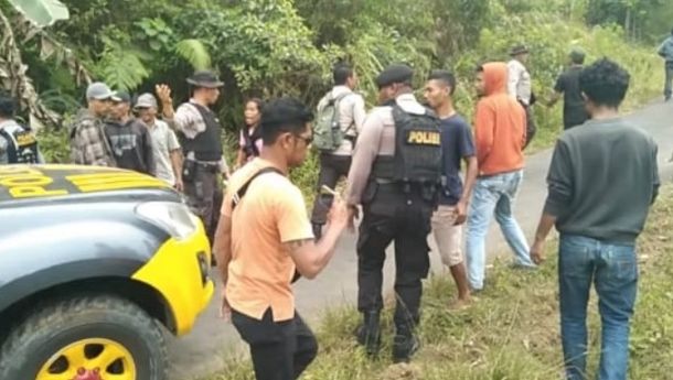 Warga Pocoleok Kembali Menghalau Pihak PLN yang Dikawal Aparat Keamanan