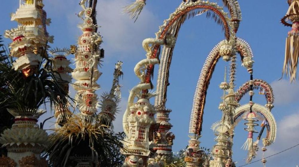 Hari Raya Galungan: Pengertian, Makna, dan Prosesi 