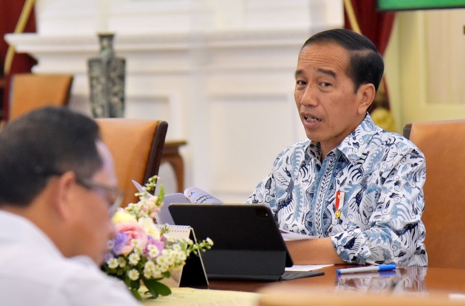 Presiden Jokowi saat memimpin ratas membahas tata kelola penempatan PMI, di Istana Merdeka, Jakarta, Rabu (02/08/2023) siang. (Foto: Humas Setkab/Agung)