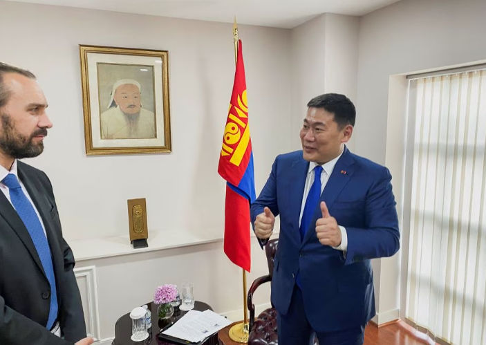 Perdana Menteri Mongolia Oyun-Erdene Luvsannamsrai 
