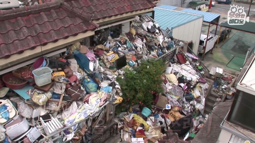 Gomo yashiki trash house