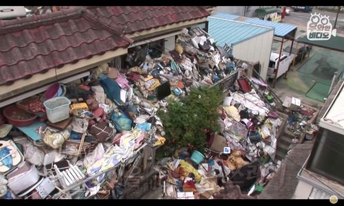 Gomo yashiki trash house