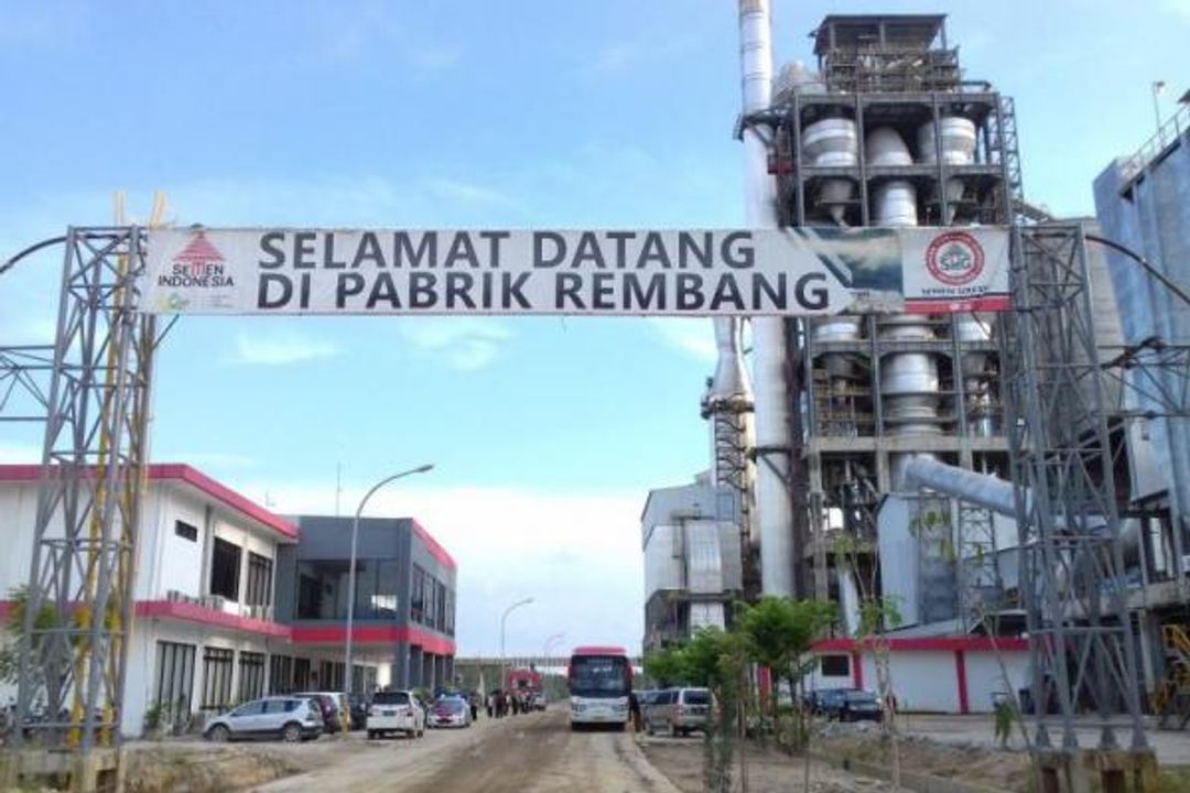 Pabrik Semen Gresik di Rembang.