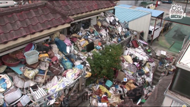 Mengenal Gomi Yashiki: Fenomena Rumah Sampah yang Normal di Jepang