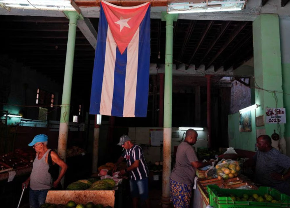 Orang-Orang mMembeli Sayuran di Pasar Umum di Havana, Kuba