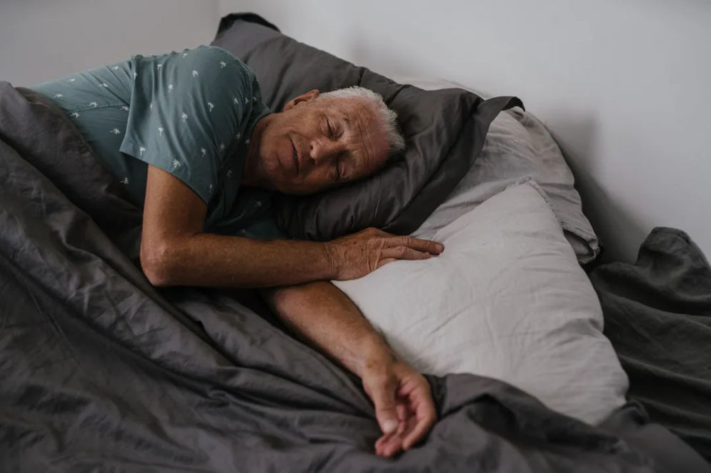 pemberian aroma wewangian selama dua jam setiap malam dalam jangka waktu enam bulan di kamar lansia bisa meningkatkan kapasitas kognitif hingga 226% dibandingkan dengan kelompok kontrol.