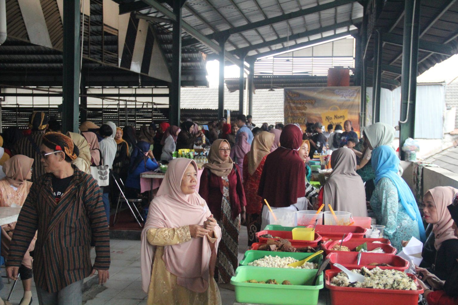 Pedagang pasar tradisional di Temanggung.