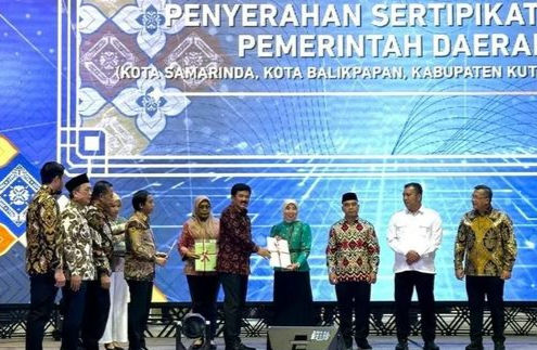 Menteri ATR/BPN Serahkan Sertifikat Hak Pengelolaan di IKN 