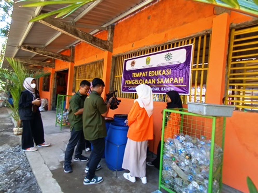 05082023-UAD kelola sampah caturharjo pandak.jpg