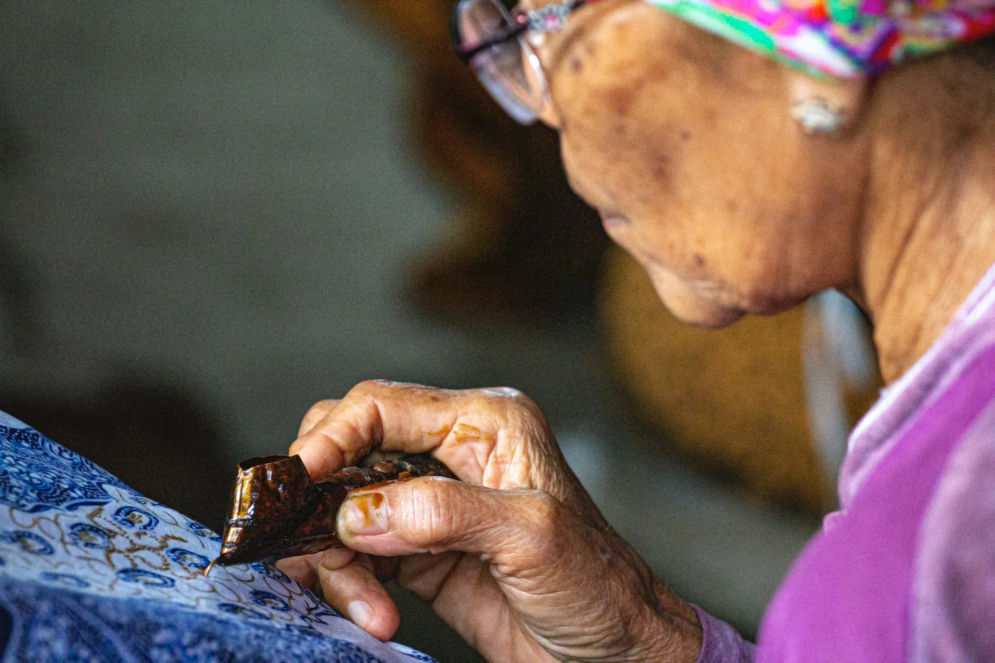 Industri batik mengalami perkembangan signifikan ditandai dengan peningkatan jumlah ekspor produk batik dalam beberapa tahun terakhir