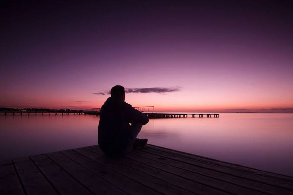 Di zaman yang serba cepat dan sibuk ini, berlatih mindfulness mungkin bisa menjadi solusi untuk hidup yang lebih tenang dan bahagia