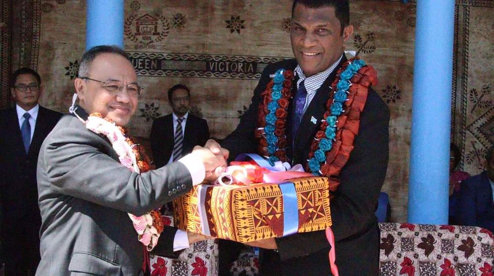 Hon. Aseri Radrodro, Menteri Pendidikan Fiji, dan Duta Besar Teuku Faizasyah
