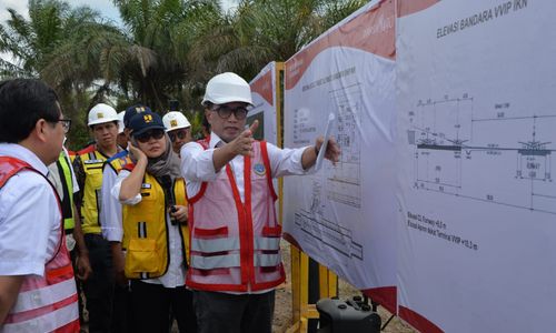 Menteri Perhubungan Budi Karya Sumadi melakukan tinjauan lokasi pembangunan Bandara Very Very Important Person (VVIP) Ibu Kota Nusantara (IKN).jpg