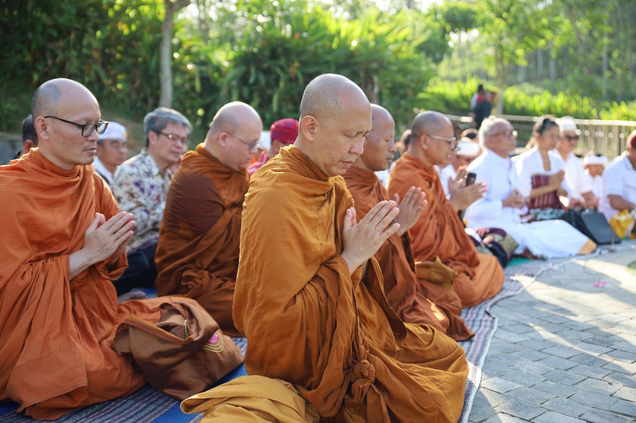 Umat Hindu dan Buddha Gelar Doa Bersama di Titik Nol Nusantara 