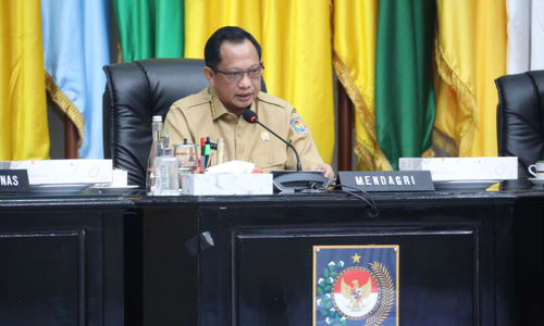 Menteri Dalam Negeri (Mendagri) Muhammad Tito Karnavian dalam Rapat Koordinasi Pengendalian Inflasi Daerah di Gedung Sasana Bhakti Praja, Kantor Pusat Kementerian Dalam Negeri (Kemendagri), Jakarta pada Senin, 7 Agustus 2023.