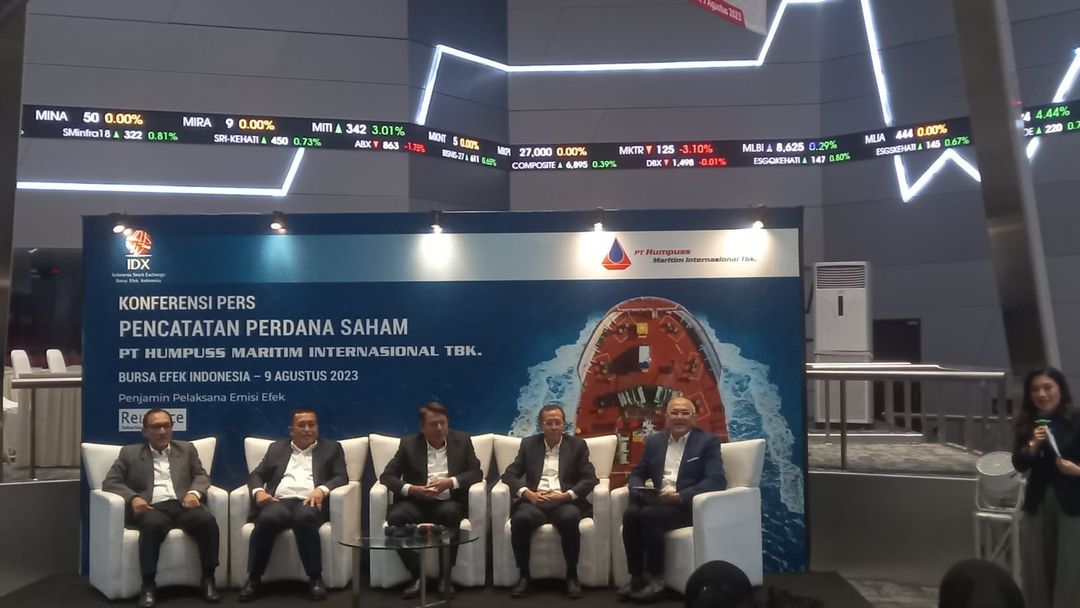 Konferensi pers pencatatan perdana saham PT Humpuss Maritim Internasional Tbk (HUMI).