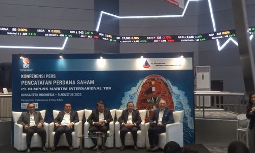 Konferensi pers pencatatan perdana saham PT Humpuss Maritim Internasional Tbk (HUMI).