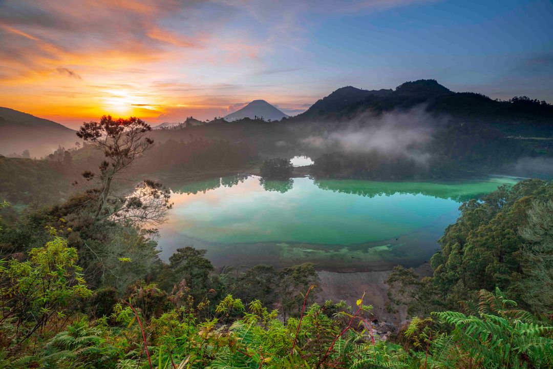 Telaga Warna di Dieng Wonosobo, Jawa Tengah