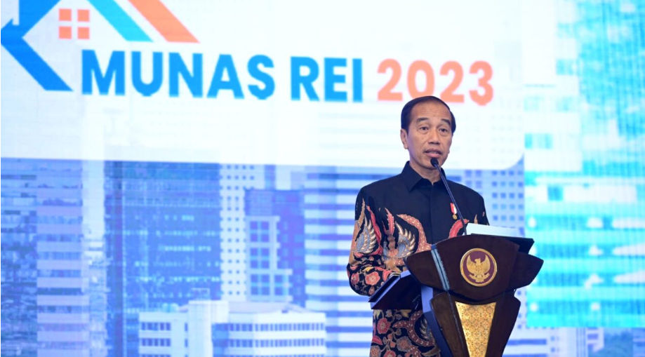 Jokowi dalam Musyawarah Nasional (Munas) Persatuan Perusahaan Real Estate Indonesia (REI) XVII Tahun 2023 yang digelar di Grand Ballroom Hotel Sheraton Gandaria City, Jakarta, pada Rabu, 9 Agustus 2023.