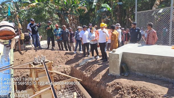 Bupati Sikka Letakkan Batu Pertama Pembangunan BTS Di Desa Kojagete