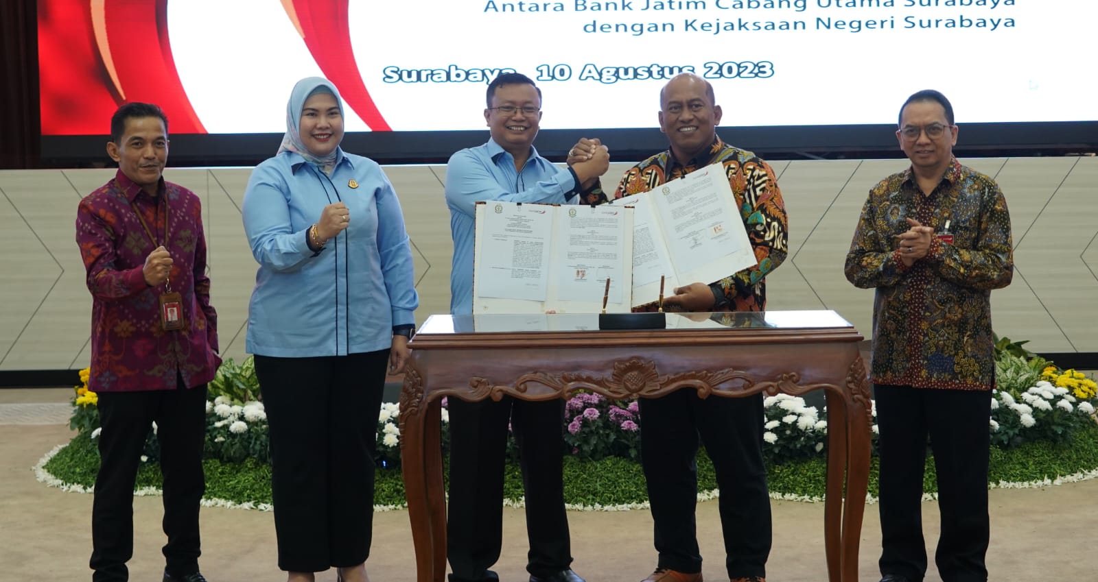 Penandatanganan kerjasama Bank Jatim dengan dua Kejaksaan Negeri di Surabaya.