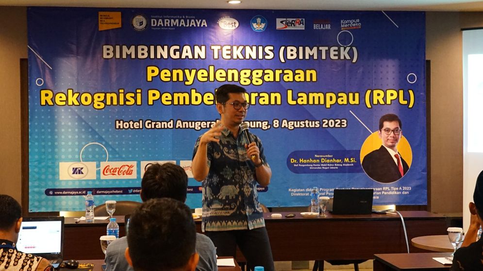 Institut Informatika dan Bisnis (IIB) Darmajaya menggelar Bimbingan Teknis Rekognisi Pembelajaran Lampau (Bimtek RPL) di Grand Anugerah Hotel.