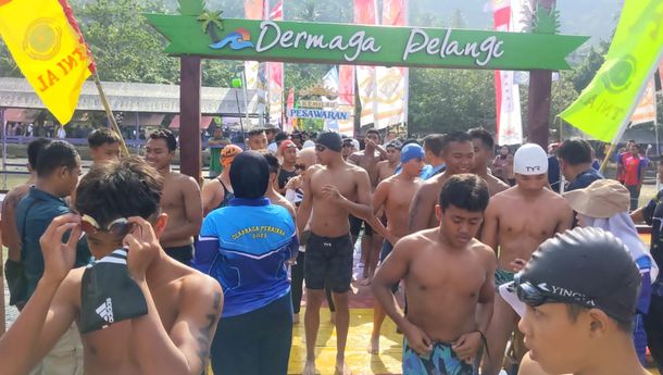 Ratusan Atlet Ikuti Kompetisi Olahraga Air 2023 Renang Laut Selat Kelagian