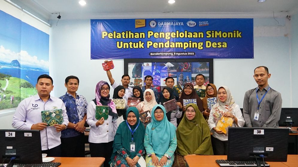 Dosen Institut Informatika dan Bisnis (IIB) Darmajaya menggelar Pelatihan Pengelolaan Sistem Informasi Monitoring Kinerja UMKM (SiMoniK) untuk Pendamping Desa Kabupaten Pesawaran, di Laboratorium IAC.