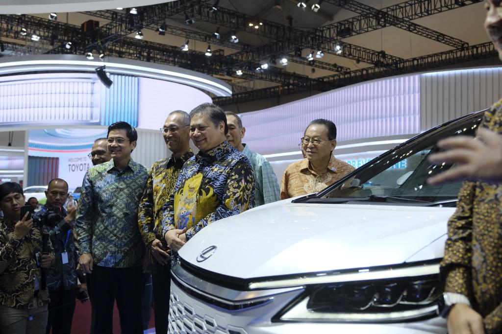 Menteri Koordinator Bidang Perekonomian Airlangga Hartanto dalam pembukaan The 30th Gaikindo Indonesia International Auto Show (GIIAS) di Tangerang, Banten, pada Kamis, 10 Agustus 2023.