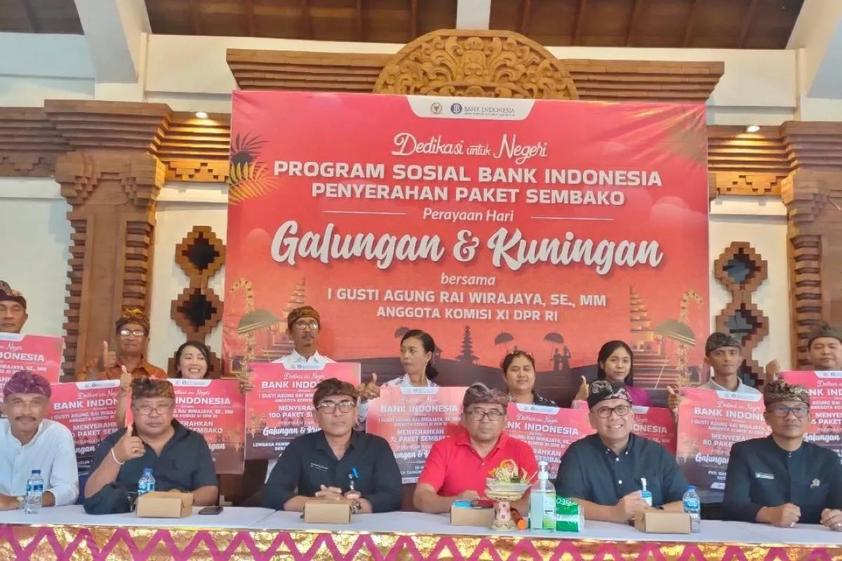 Jelang Hari Suci Kuningan, BI Bali Bantu 2 Ribu Paket Bahan Pokok 