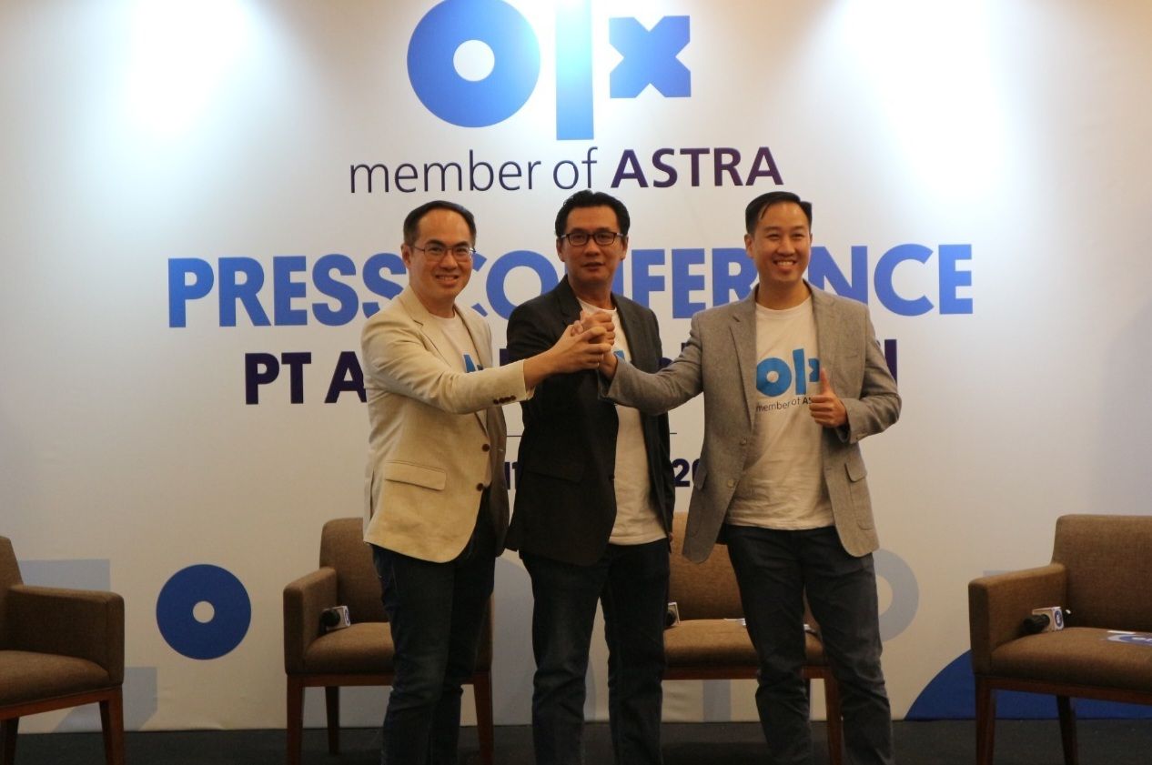 President Director PT Astra Digital Mobil Naga Sujady (kedua kanan), Co-CEO & Director PT Astra Digital Mobil CK Yap (kedua kiri) dan Director PT Tokobagus Agung Iskandar (kanan) pada press conference yang digelar PT Astra Digital Mobil, Jumat (11/8/2023).
