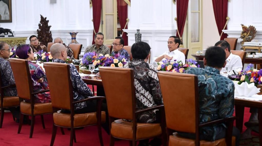 Presiden Joko Widodo dalam pertemuannya bersama sejumlah pemimpin redaksi media nasional yang digelar di Istana Merdeka, Jakarta, pada Kamis, 10 Agustus 2023.