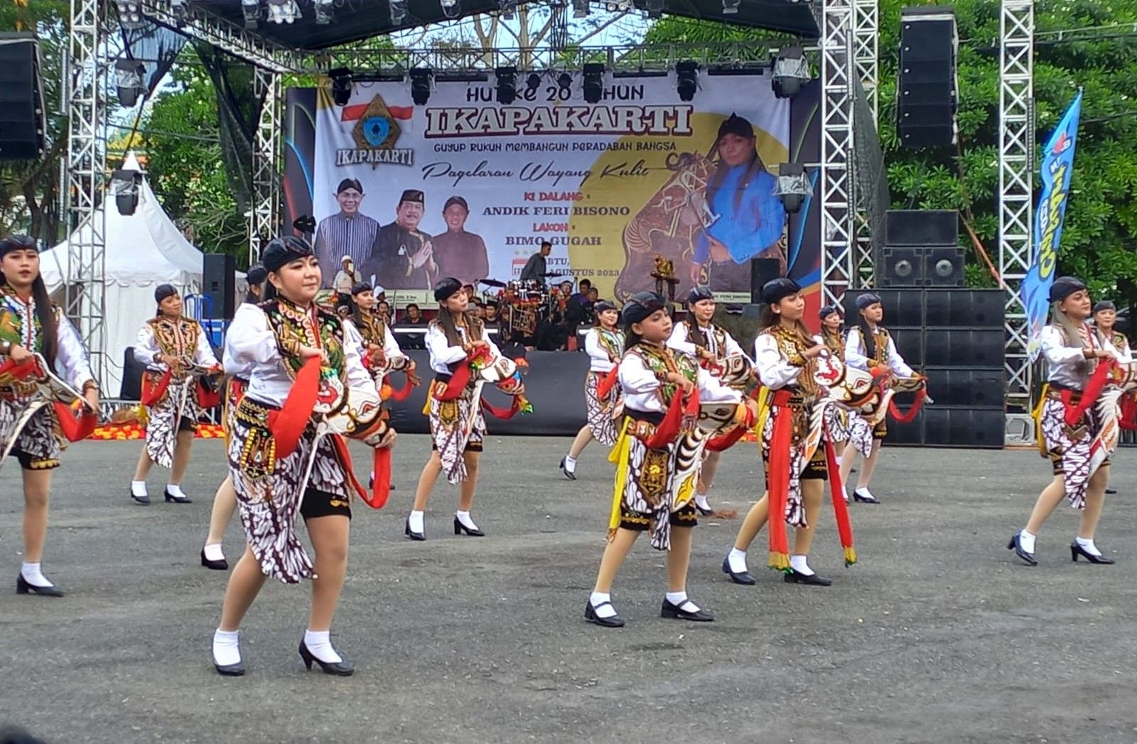 Peringati HUT ke 20 Ikapakarti, Pagelaran Wayang Kulit dan Tarian Kolosal Digelar