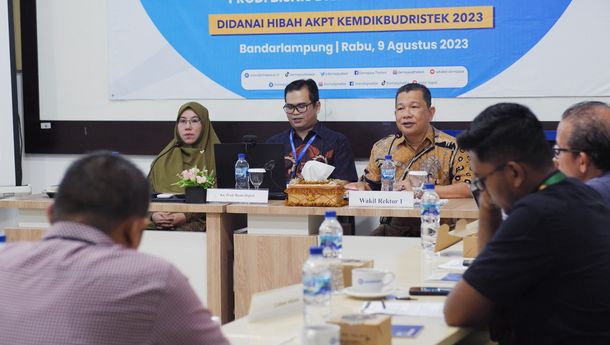 IIB Darmajaya Lokakarya Rekonstruksi Kurikulum dan Pembelajaran Kolaboratif Berbasis Industri