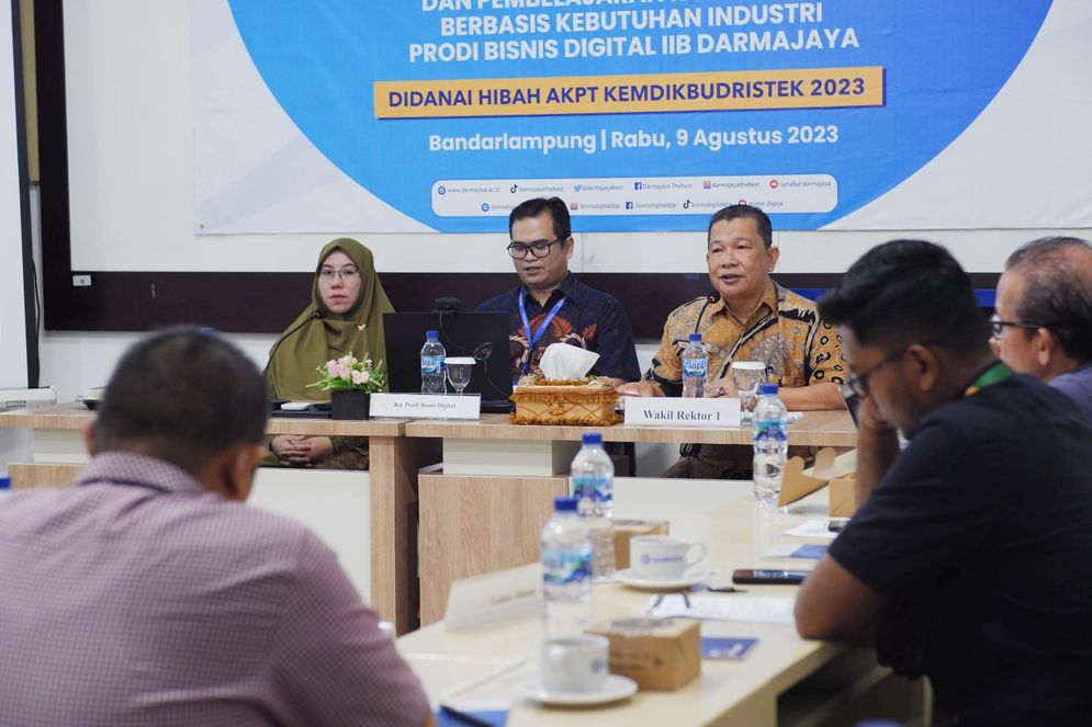 Prodi Bisnis Digital Institut Informatika dan Bisnis (IIB) Darmajaya menggelar Lokakarya Rekonstruksi Kurikulum dan Pembelajaran Kolaboratif Berbasis Industri. 