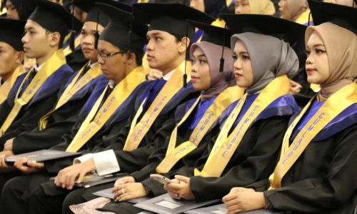 Universitas Diponegoro (Undip) berhasil mewisuda 411 lulusan baru dari program Bidikmisi pada acara wisuda ke-171. 