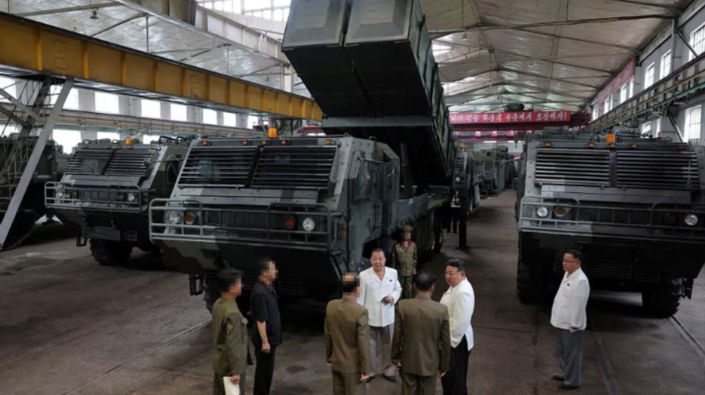 Pemimpin Korea Utara Kim Jong Un Mengunjungi Sebuah Pabrik Militer Utama