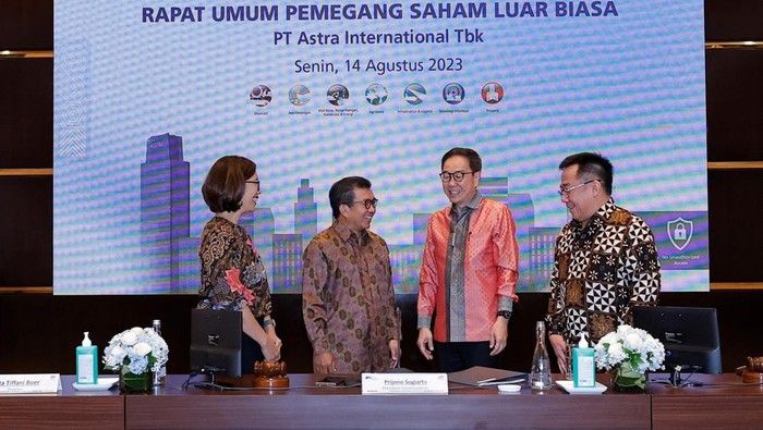 PT Astra International Tbk (ASII) atau Astra resmi mengangkat Muliaman Darmansyah Hadad sebagai Komisaris Independen ASII, dalam Rapat Umum Pemegang Saham Luar Biasa (RUPSLB) di Jakarta, Senin, 14 Agustus 2023.