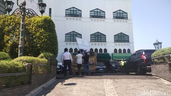 Graha Wismilak yang digelesah polisi, Senin (14/8/2023). 